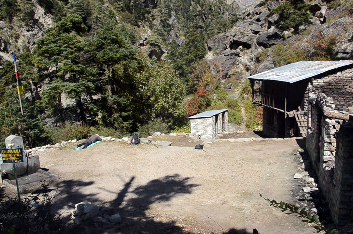 11 Lunch Break At Dharamsala On The Trek To Phu 